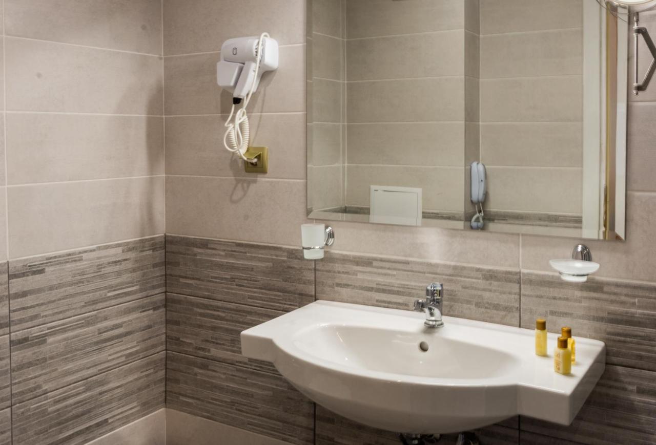 Vemara City Boutique Hotel-Free Parking Varna Exterior photo